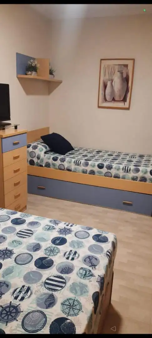 Habitación de Casa o chalet en venta en Carmona con Aire acondicionado, Calefacción y Jardín privado