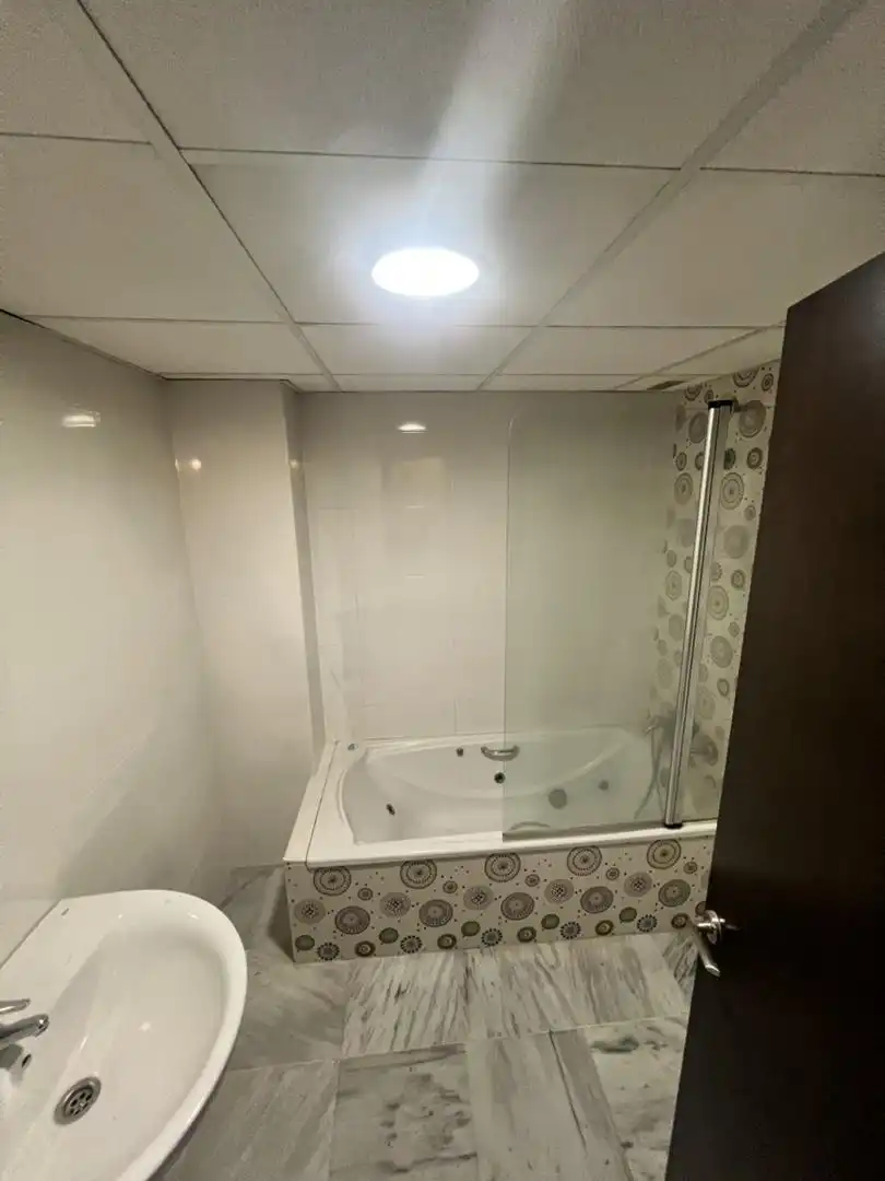 Bany de Pis en venda en Córdoba amb Aire condicionat, Calefacció i Terrassa