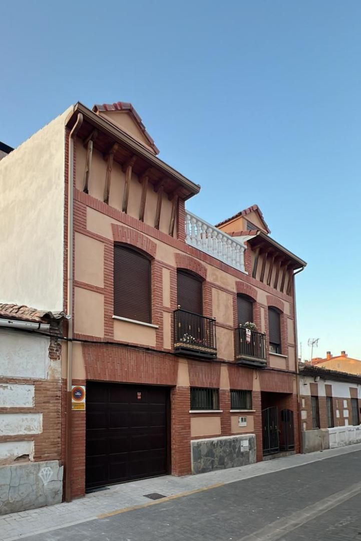 Exterior view of House or chalet for sale in Azuqueca de Henares  with Air Conditioner, Heating and Terrace