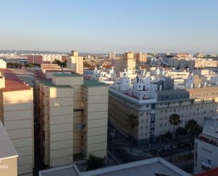 Vista exterior de Pis en venda en  Cádiz Capital amb Balcó