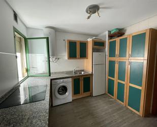 Kitchen of Flat for sale in  Sevilla Capital  with Storage room, Furnished and Oven