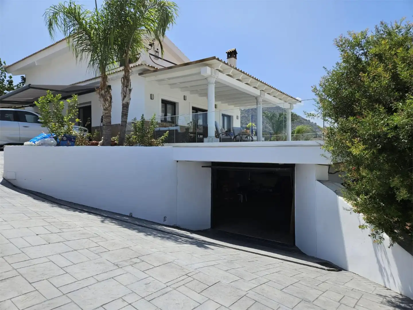 Vista exterior de Casa o xalet en venda en Coín amb Aire condicionat, Terrassa i Piscina