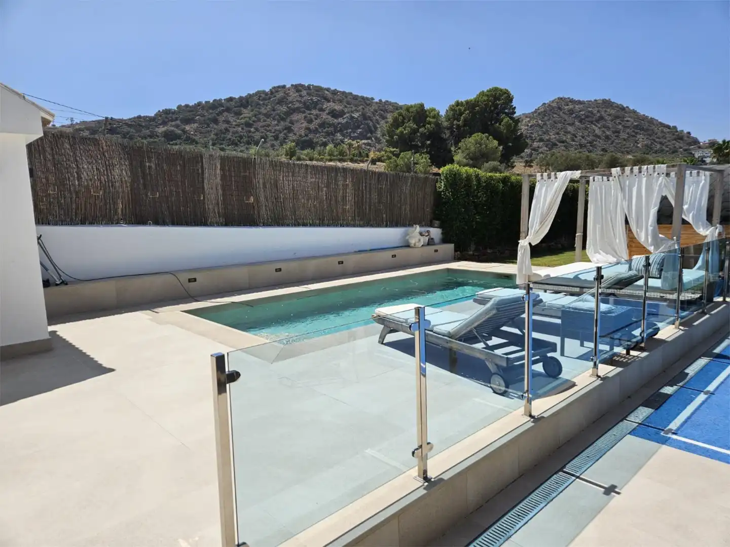 Piscina de Casa o xalet en venda en Coín amb Aire condicionat, Terrassa i Piscina