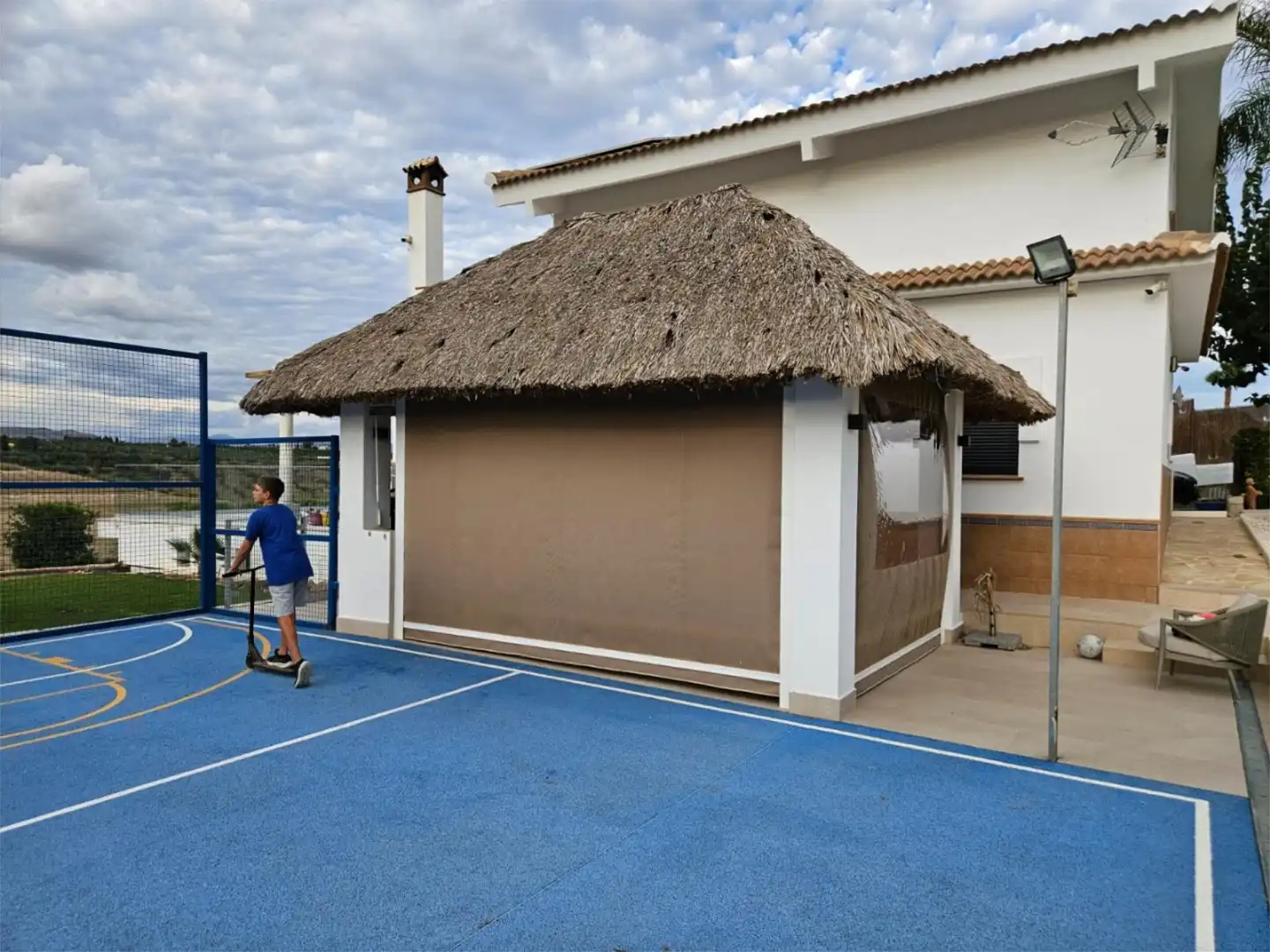 Vista exterior de Casa o xalet en venda en Coín amb Aire condicionat, Terrassa i Piscina