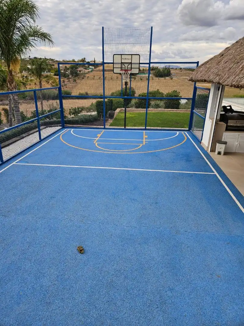 Aparcament de Casa o xalet en venda en Coín amb Aire condicionat, Terrassa i Piscina