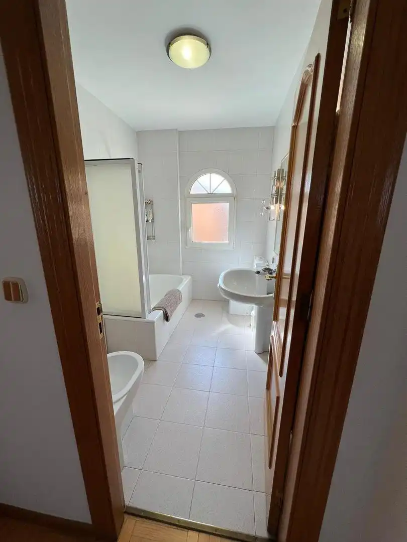 Casa o chalet en venta en Calle Jardín, 20a, Residencial Triana - Barrio Alto Baño de Casa o chalet en venta en Las Gabias con Aire acondicionado, Terraza y Piscina