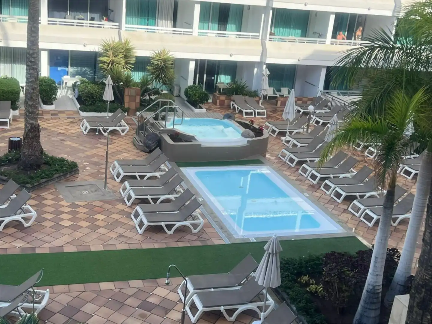 Flat for rent in Calle San Cristóbal de la Laguna, 7, Playa del Inglés Swimming pool of Flat for rent in San Bartolomé de Tirajana with Air Conditioner, Heating and Private garden