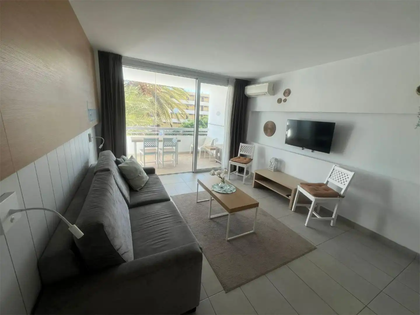 Flat for rent in Calle San Cristóbal de la Laguna, 7, Playa del Inglés Living room of Flat for rent in San Bartolomé de Tirajana with Air Conditioner, Heating and Private garden