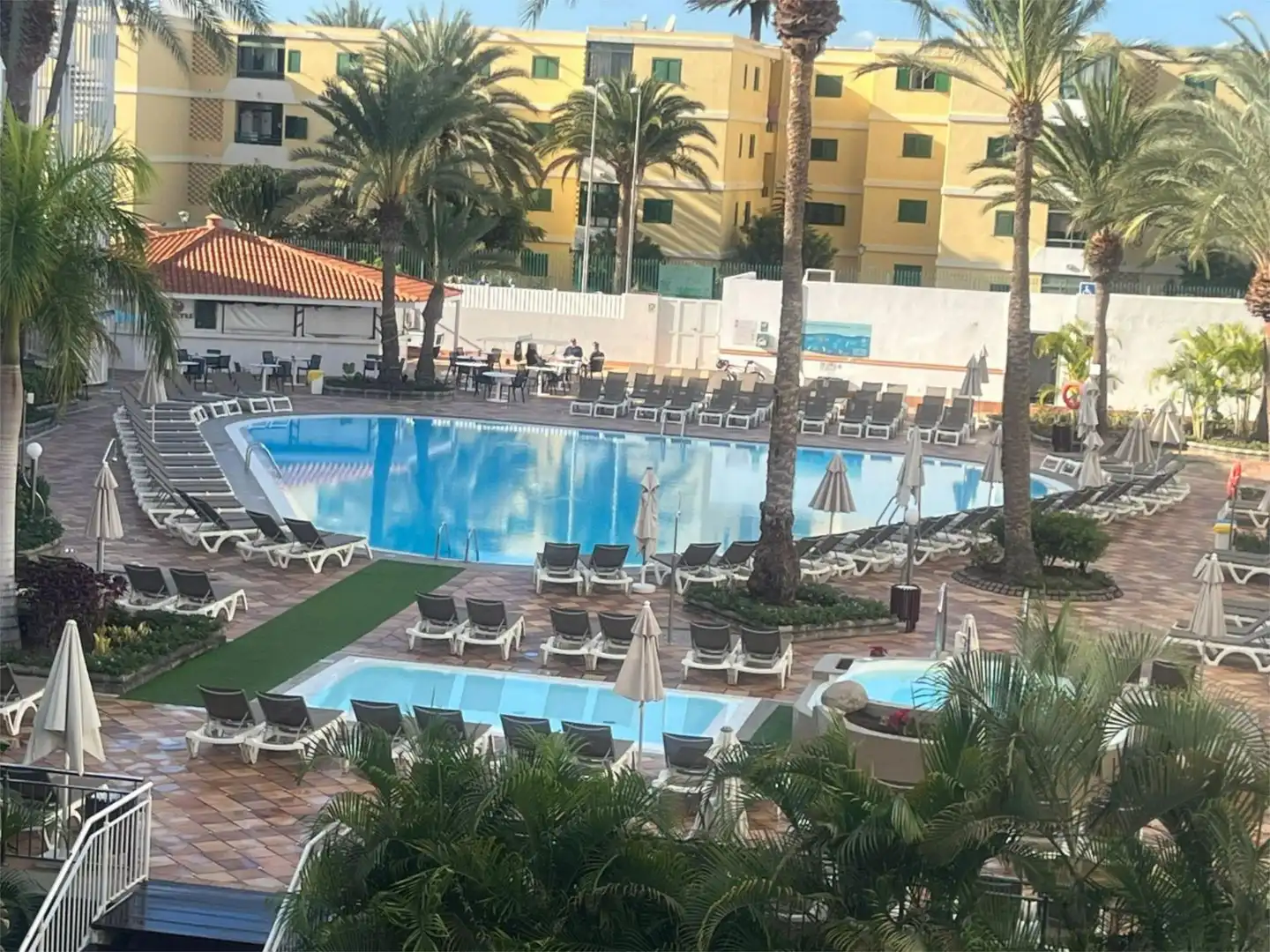 Flat for rent in Calle San Cristóbal de la Laguna, 7, Playa del Inglés Swimming pool of Flat for rent in San Bartolomé de Tirajana with Air Conditioner, Heating and Private garden
