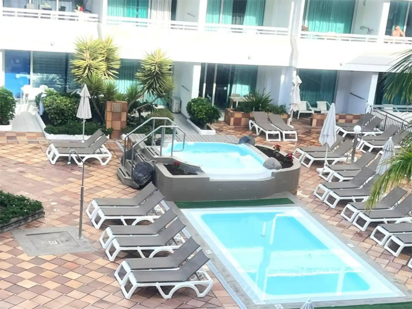 Flat for rent in Calle San Cristóbal de la Laguna, 7, Playa del Inglés Swimming pool of Flat for rent in San Bartolomé de Tirajana with Air Conditioner, Heating and Private garden
