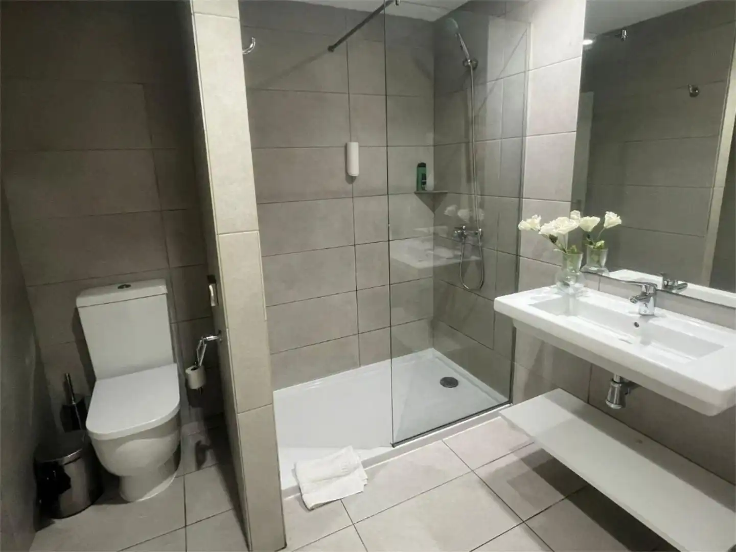 Flat for rent in Calle San Cristóbal de la Laguna, 7, Playa del Inglés Bathroom of Flat for rent in San Bartolomé de Tirajana with Air Conditioner, Heating and Private garden