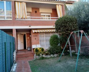 Exterior view of Single-family semi-detached for sale in Vilassar de Mar  with Air Conditioner, Private garden and Terrace