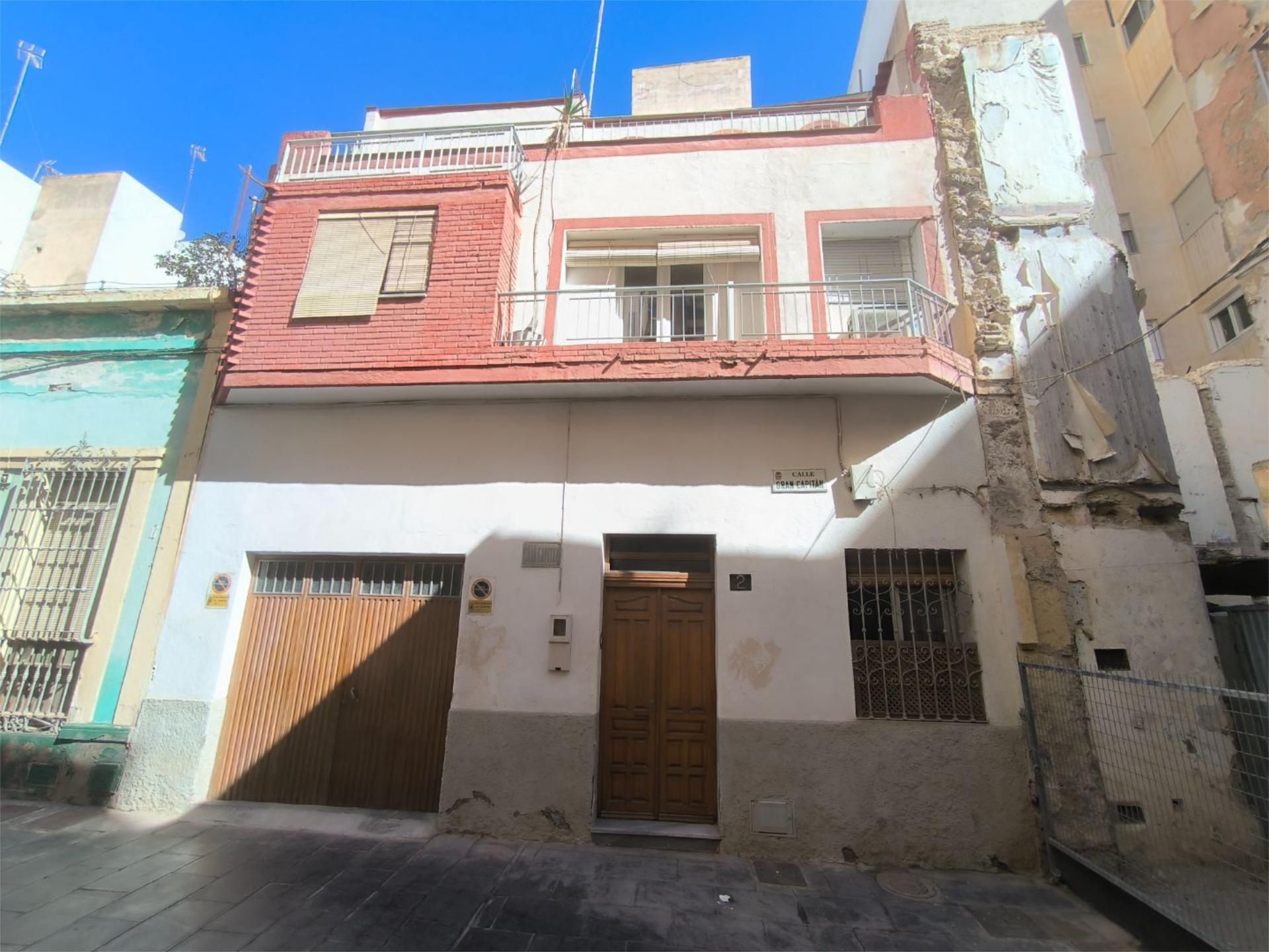 Exterior view of Single-family semi-detached for sale in  Almería Capital  with Terrace and Balcony