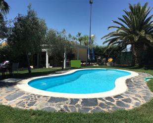 Piscina de Pis de lloguer en Valverde de Leganés amb Aire condicionat i Piscina