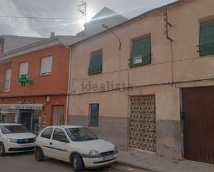 Exterior view of Flat for sale in Consuegra  with Private garden, Swimming Pool and Balcony