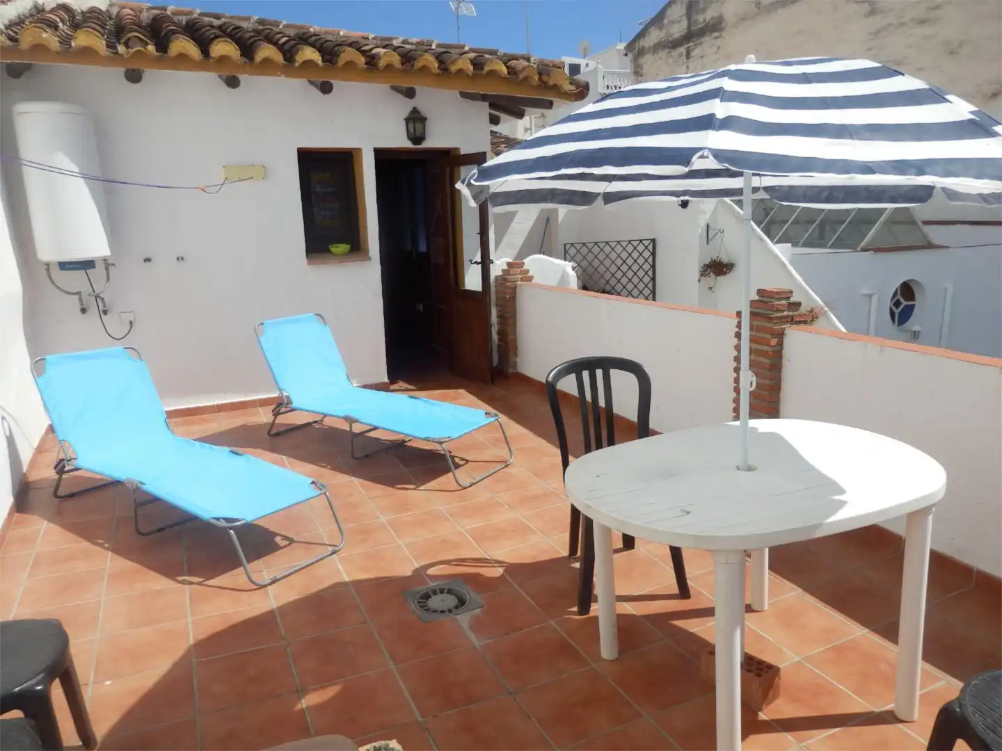 Einfamilien-Reihenhaus zum Verkauf in Calle San Miguel, 25, Avda Pescia - Ctra de Frigiliana Terrasse von Einfamilien-Reihenhaus zum Verkauf in Nerja mit Klimaanlage, Terrasse und Balkon