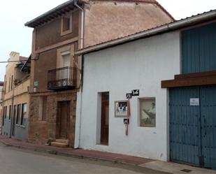 Vista exterior de Casa adosada en venda en Baños de Río Tobía amb Jardí privat, Traster i Moblat