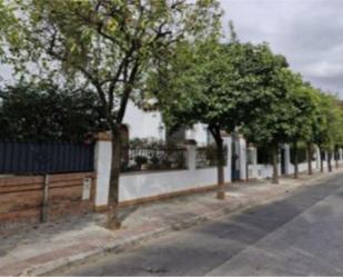 Exterior view of House or chalet for sale in  Sevilla Capital  with Private garden, Storage room and Balcony