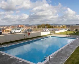 Piscina de Casa adosada en venda en Barakaldo  amb Aire condicionat, Calefacció i Jardí privat