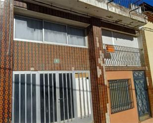 Vista exterior de Casa adosada en venda en Altura amb Terrassa i Balcó