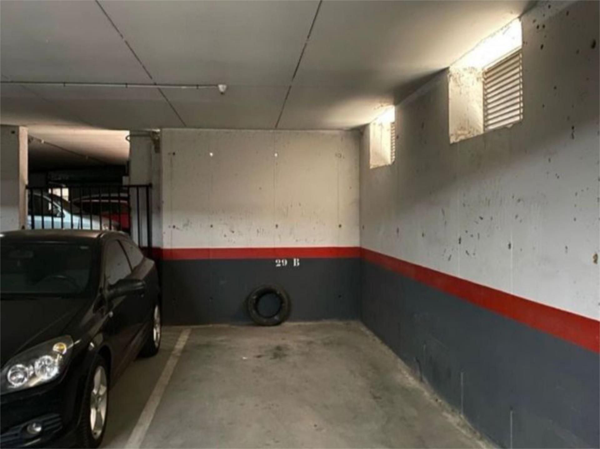 Garage to rent in Calle Santiago Gómez Santa Cruz, 3, Polideportivos Asperon - Mariano Vicen