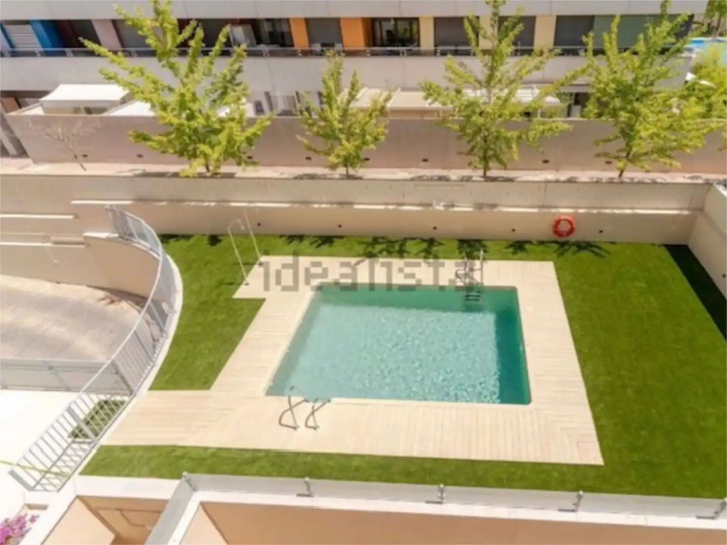 Flat for rent in Calle José Luis Pérez Pujadas, 37, Parque Lagos Swimming pool of Flat for rent in Granada with Air Conditioner, Heating and Terrace