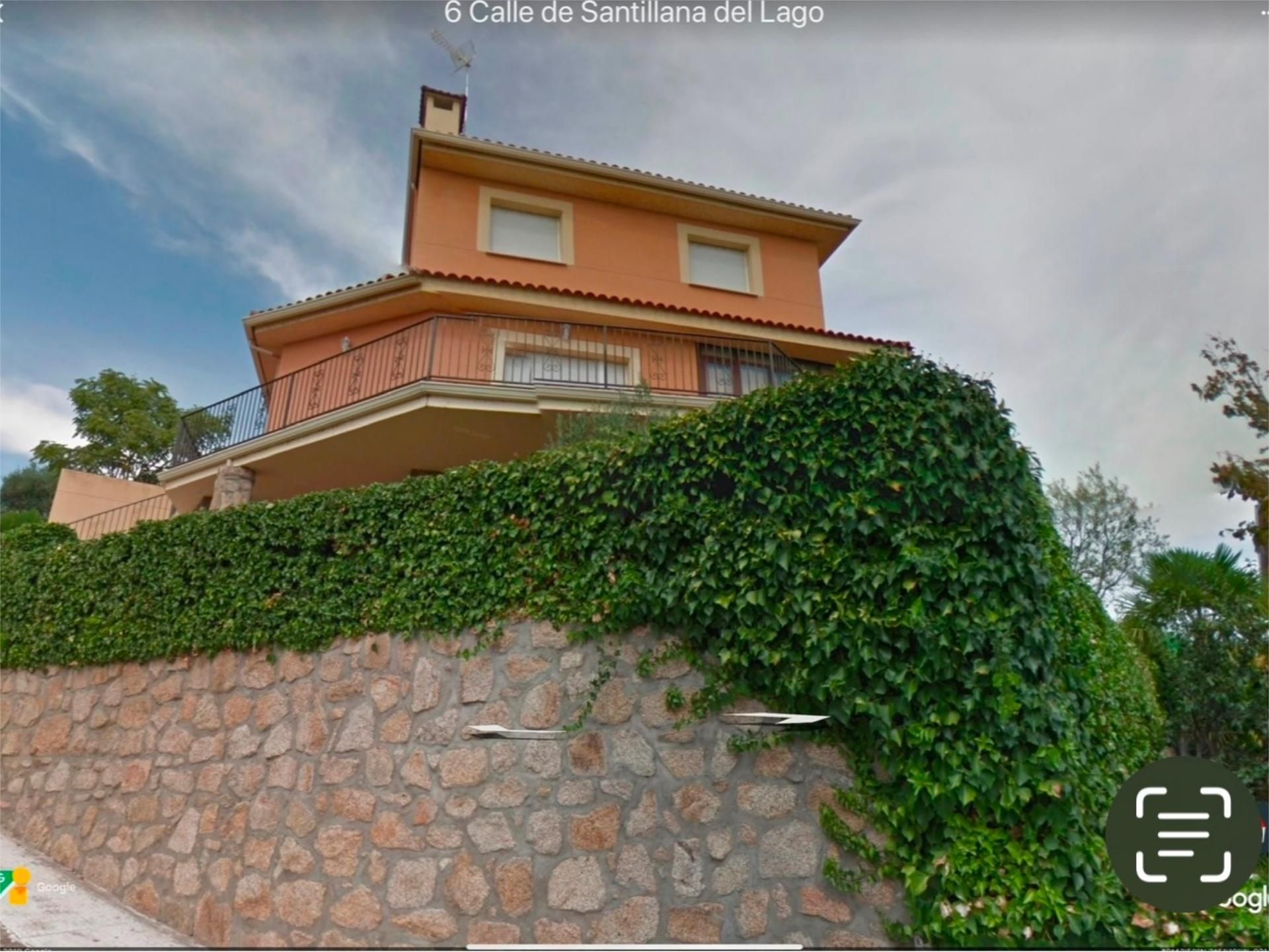 Vista exterior de Casa o xalet en venda en Manzanares El Real amb Terrassa i Balcó