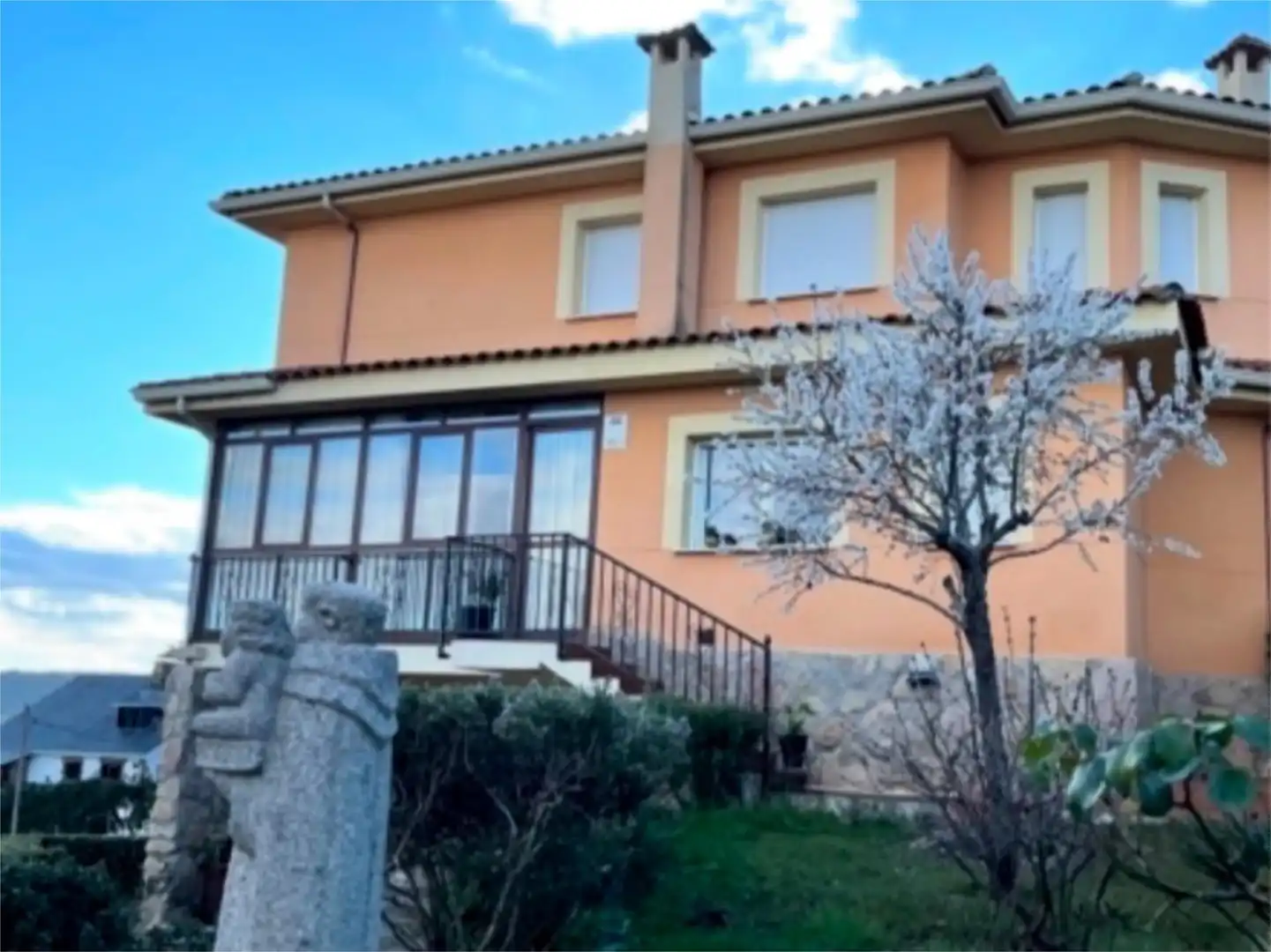 Casa o xalet en venda a Calle de Santillana del Lago, 12, Manzanares El Real Vista exterior de Casa o xalet en venda en Manzanares El Real amb Calefacció, Jardí privat i Terrassa