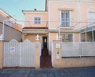 Vista exterior de Casa adosada de lloguer en Badajoz Capital amb Aire condicionat, Calefacció i Jardí privat