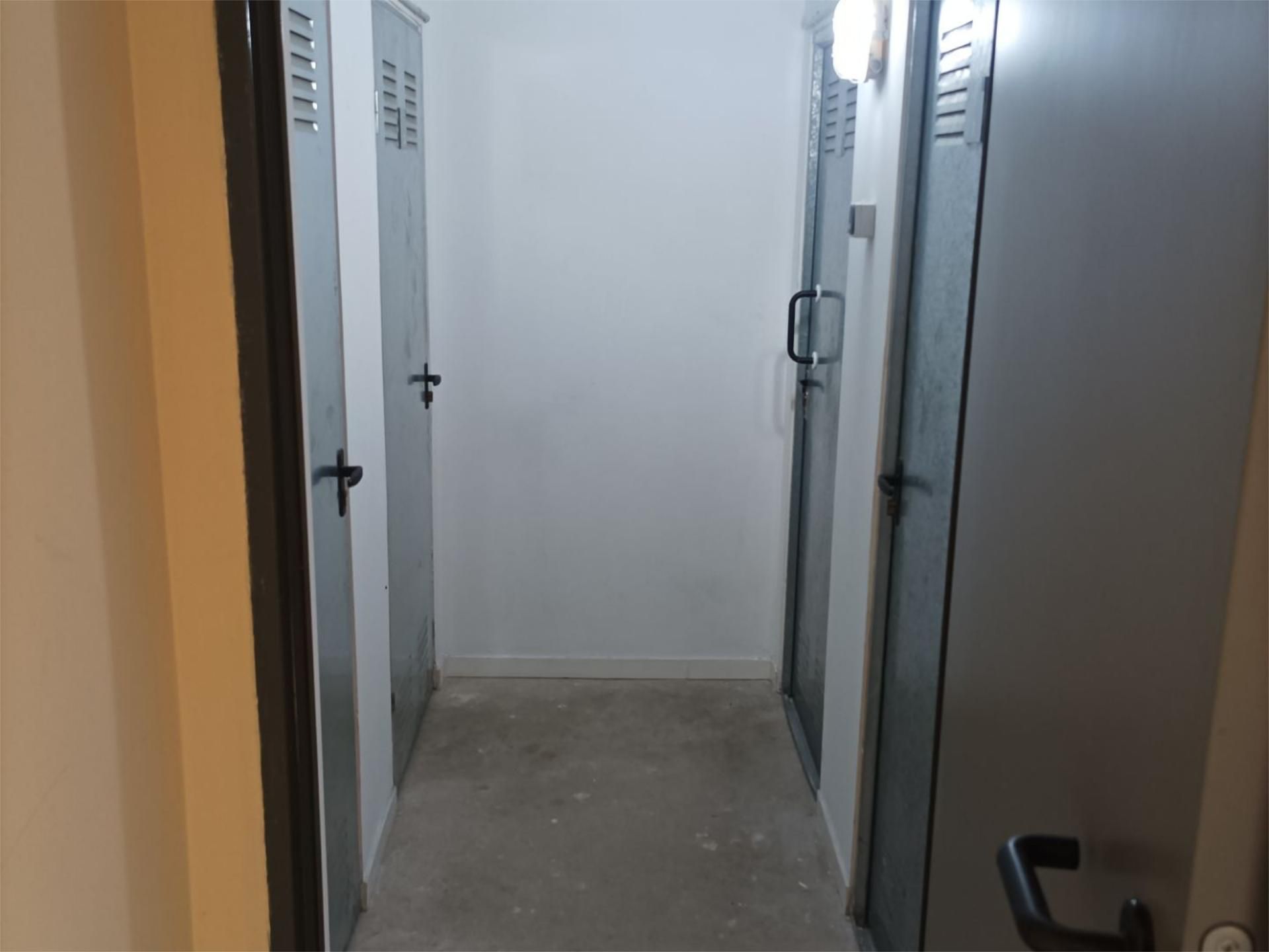 Box room to rent in Rubí