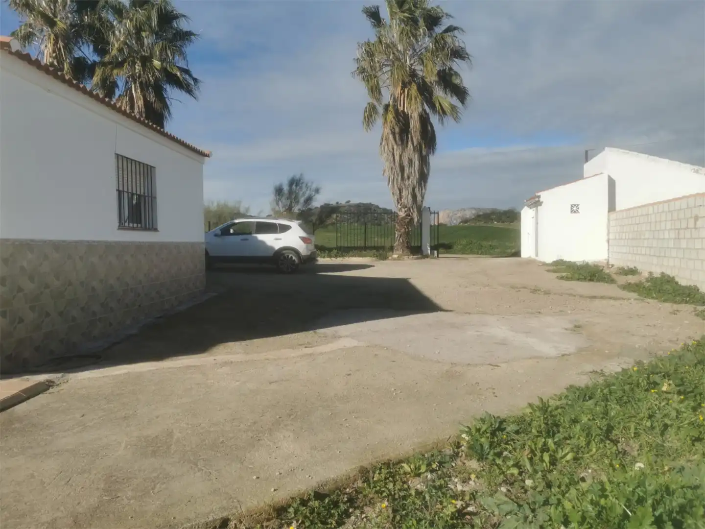 Vista exterior de Casa o xalet en venda en Olvera amb Aire condicionat, Jardí privat i Traster