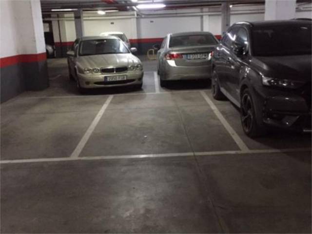 Garaje en Venta en Calle Lili Alvarez, 5 en Martín Carpena - Torre del Río