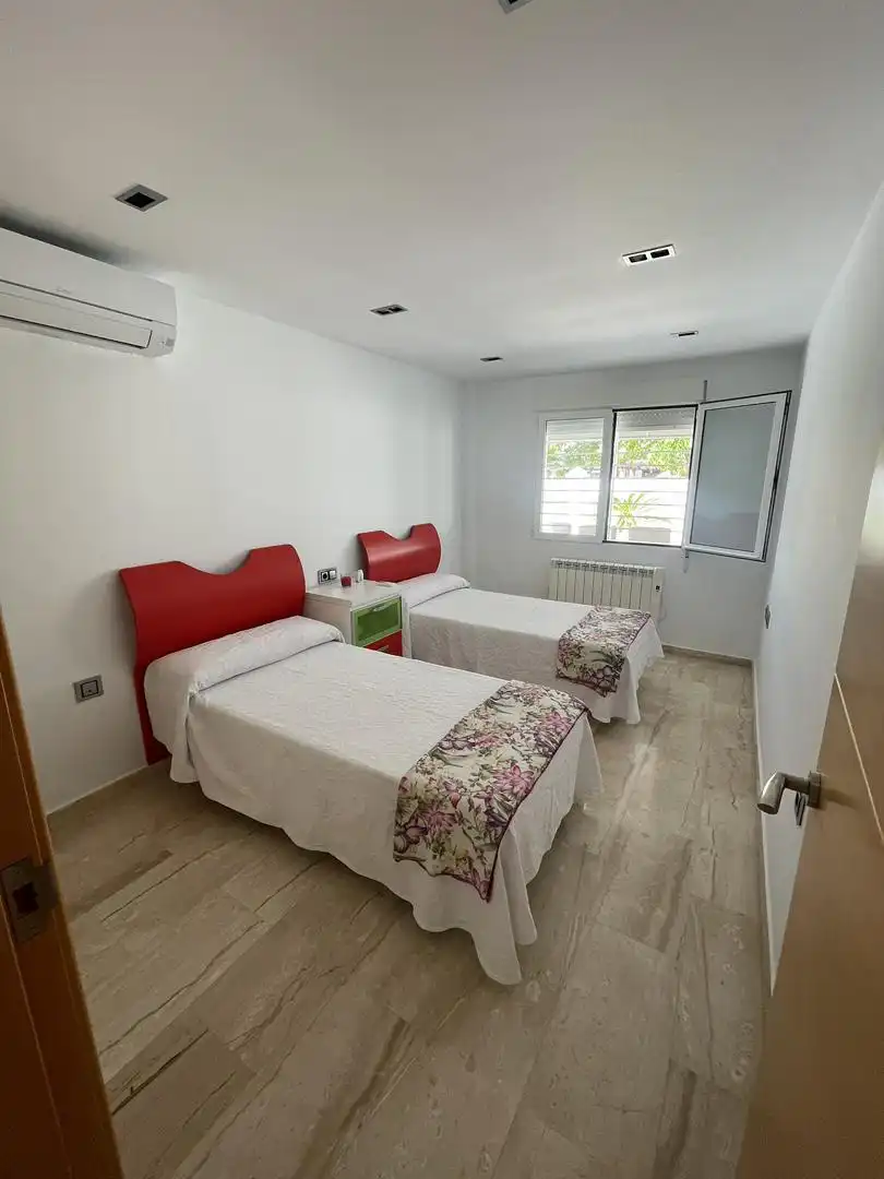 Casa o chalet en venta en Avenida del Mare Nostrum, 9, Torre de la Horadada Habitación de Casa o chalet en venta en Pilar de la Horadada con Aire acondicionado, Terraza y Piscina