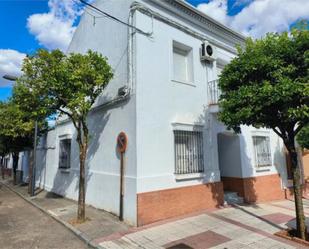 Vista exterior de Casa o xalet de lloguer en Valverde del Camino amb Calefacció, Terrassa i Moblat