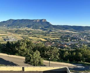 Vista exterior de Pis de lloguer en Jaca amb Parquet, Moblat i Forn