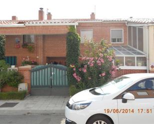 Vista exterior de Casa adosada en venda en Villamuriel de Cerrato