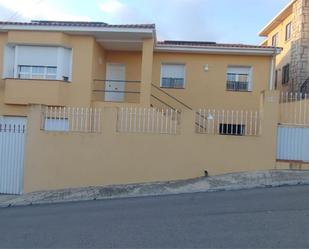 Vista exterior de Casa o xalet en venda en Camarena amb Aire condicionat, Calefacció i Terrassa