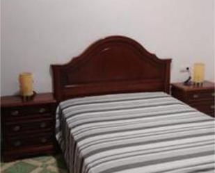 Schlafzimmer von Wohnung miete in Coria del Río mit Privatgarten und Möbliert