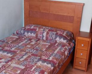 Bedroom of Flat to share in Valladolid Capital  with Heating, Parquet flooring and Furnished