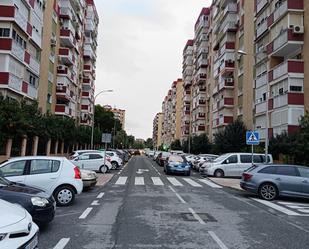 Vista exterior de Pis de lloguer en  Sevilla Capital amb Aire condicionat, Jardí privat i Moblat