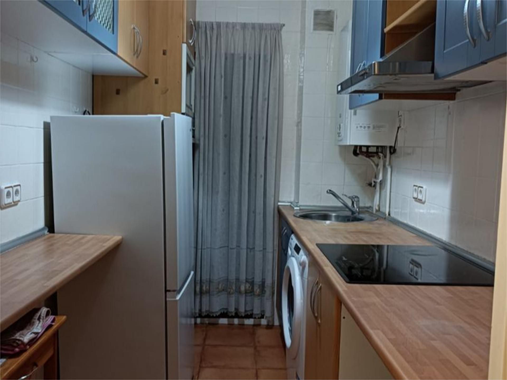 Cuina de Pis de lloguer en  Madrid Capital amb Calefacció, Terrassa i Moblat