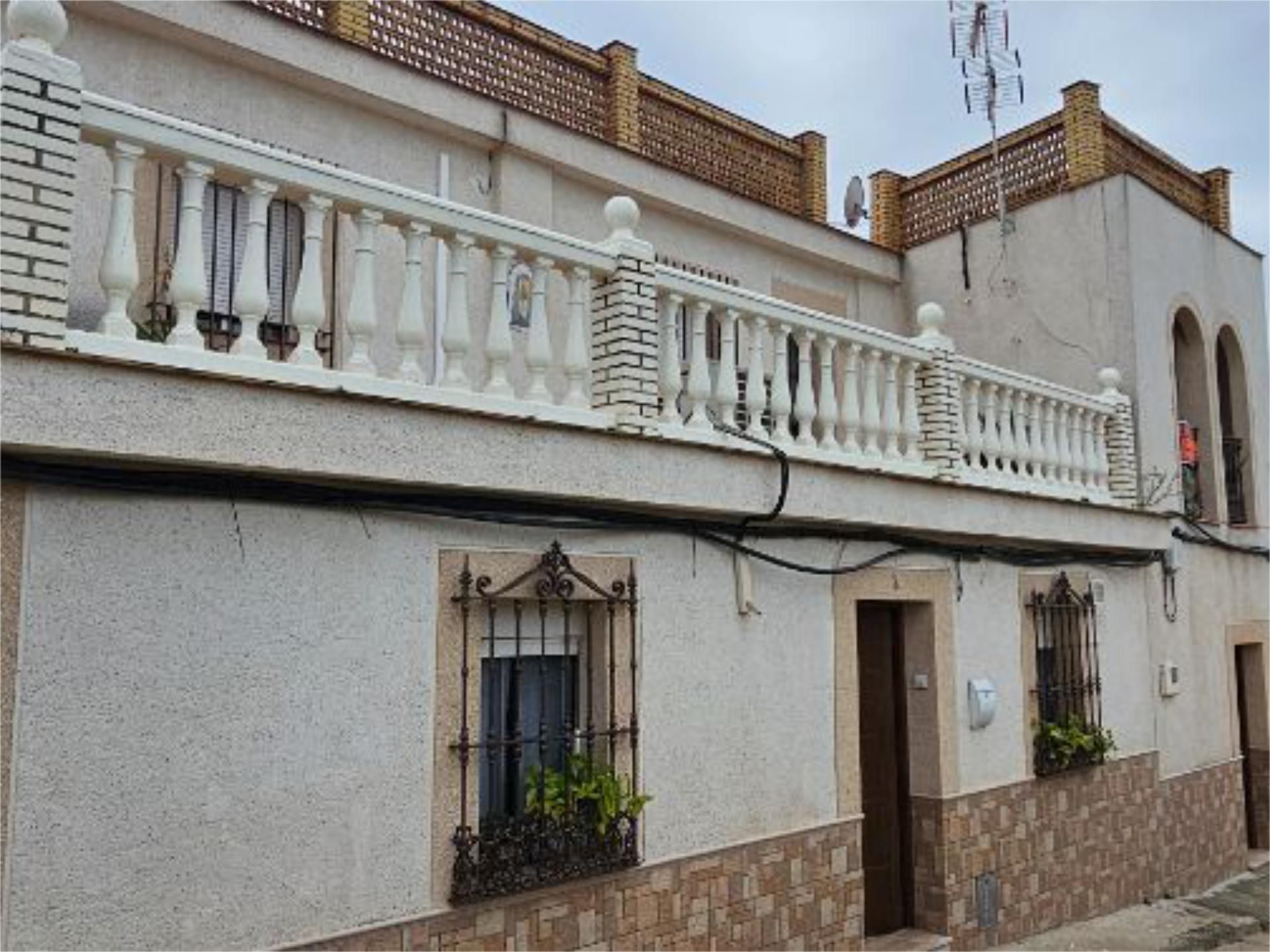 Exterior view of Single-family semi-detached for sale in Alcolea del Río  with Air Conditioner, Terrace and Storage room