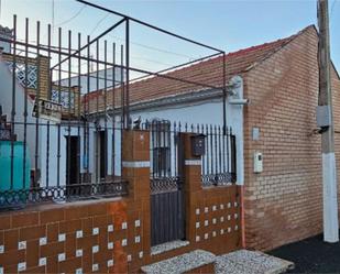 Exterior view of Single-family semi-detached for sale in Villanueva del Río y Minas  with Air Conditioner and Terrace