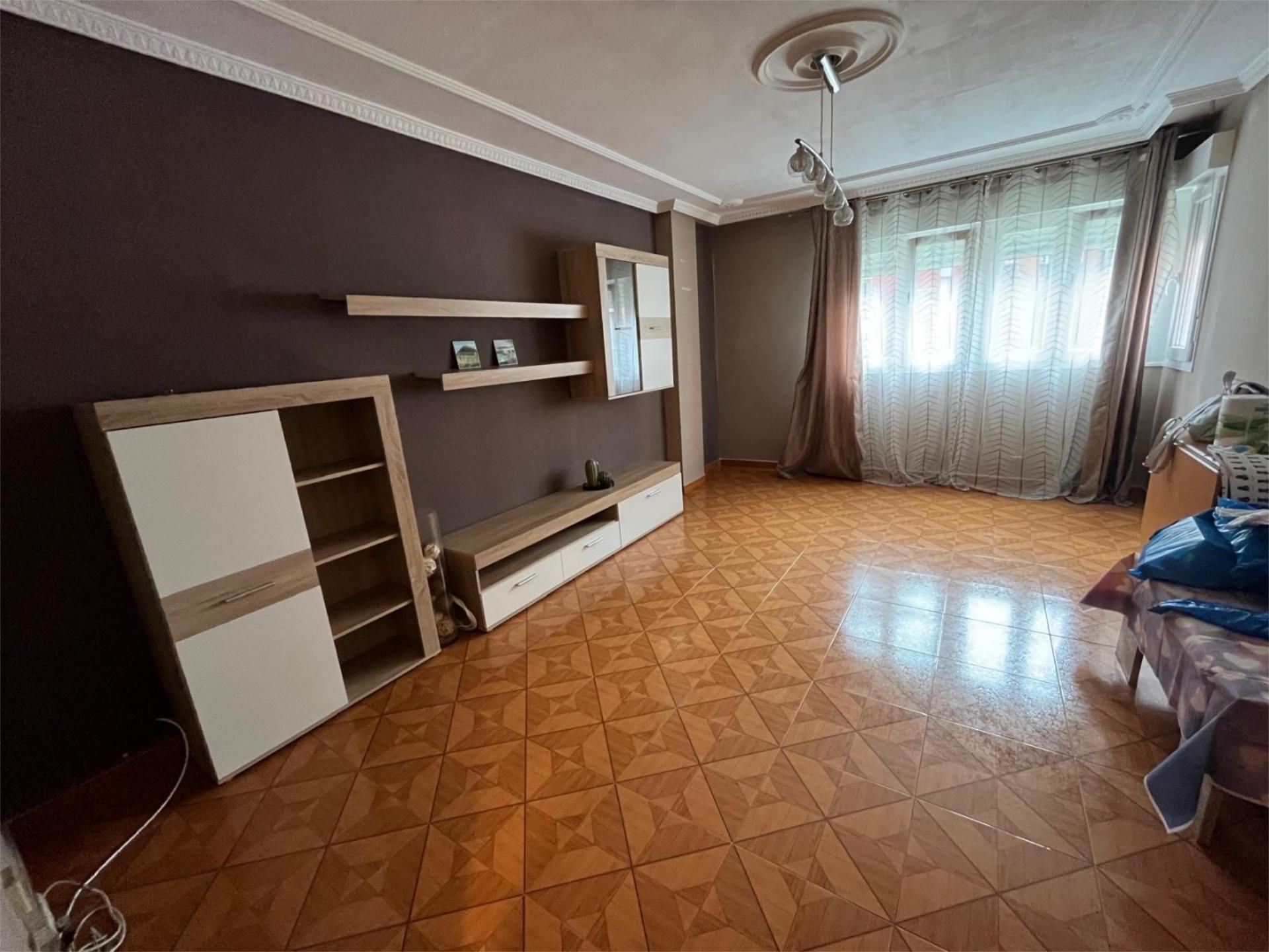 Living room of Flat for sale in Avilés  with Parquet flooring, Storage room and Furnished