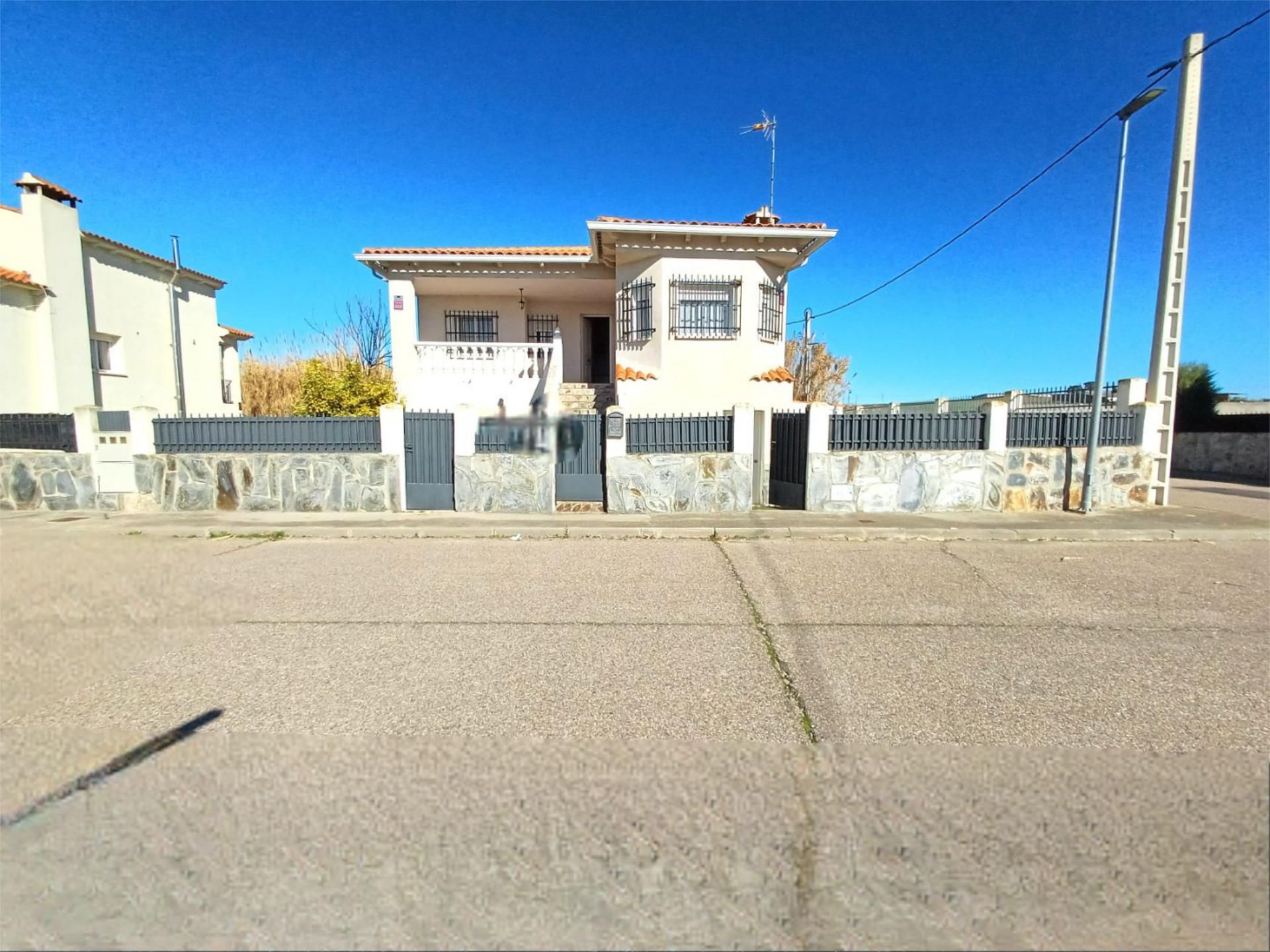 Vista exterior de Casa o xalet en venda en Santa Olalla amb Aire condicionat i Terrassa