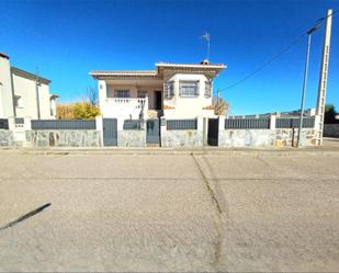 Vista exterior de Casa o xalet en venda en Santa Olalla amb Aire condicionat, Calefacció i Jardí privat