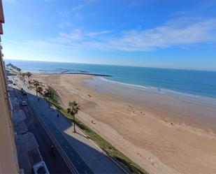 Vista exterior de Pis en venda en  Cádiz Capital amb Aparcament comunitari