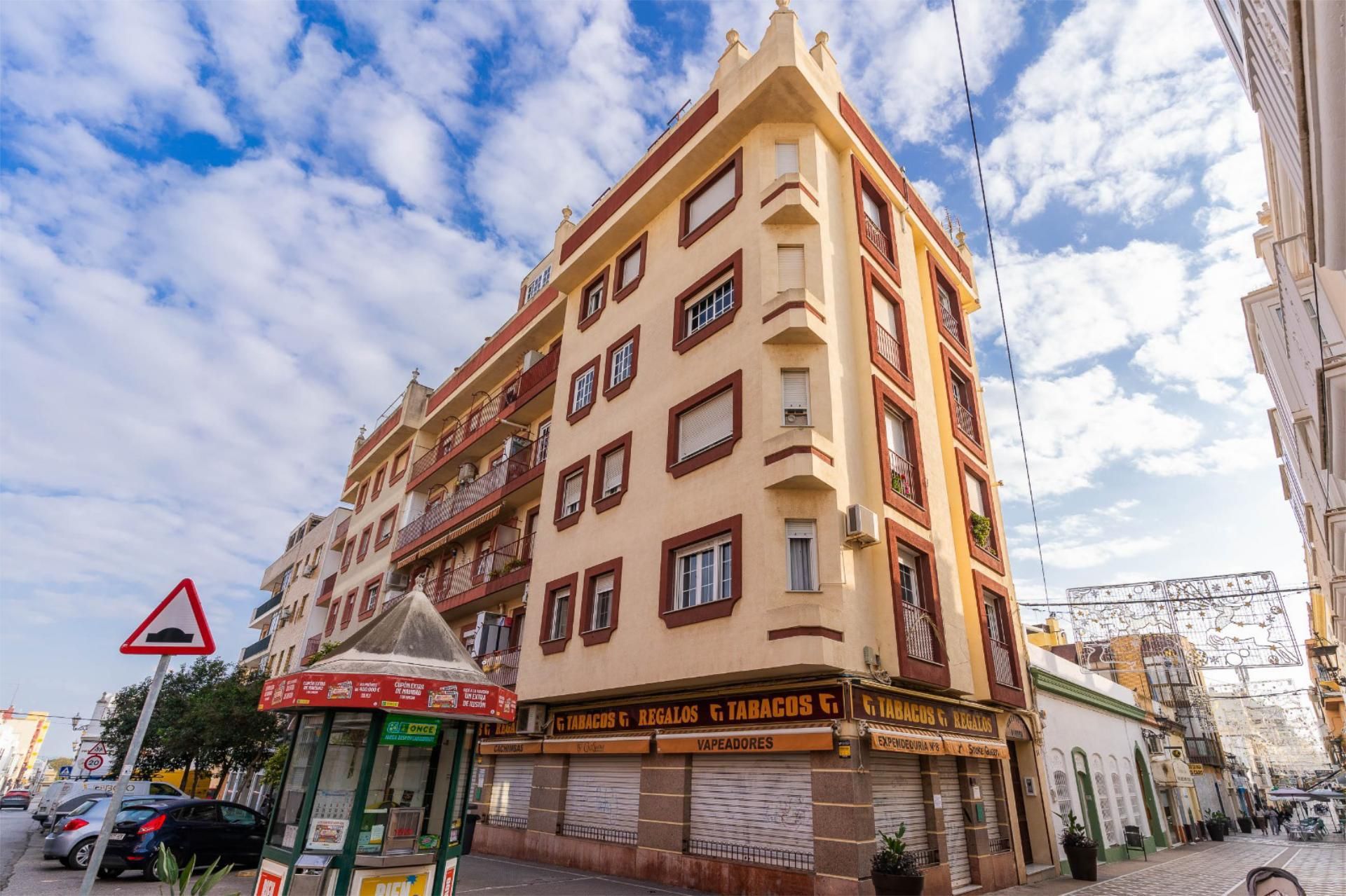 Exterior view of Flat for sale in San Fernando  with Air Conditioner, Heating and Terrace