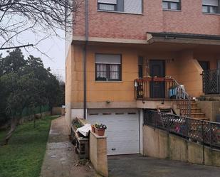 Vista exterior de Casa adosada en venda en San Andrés del Rabanedo