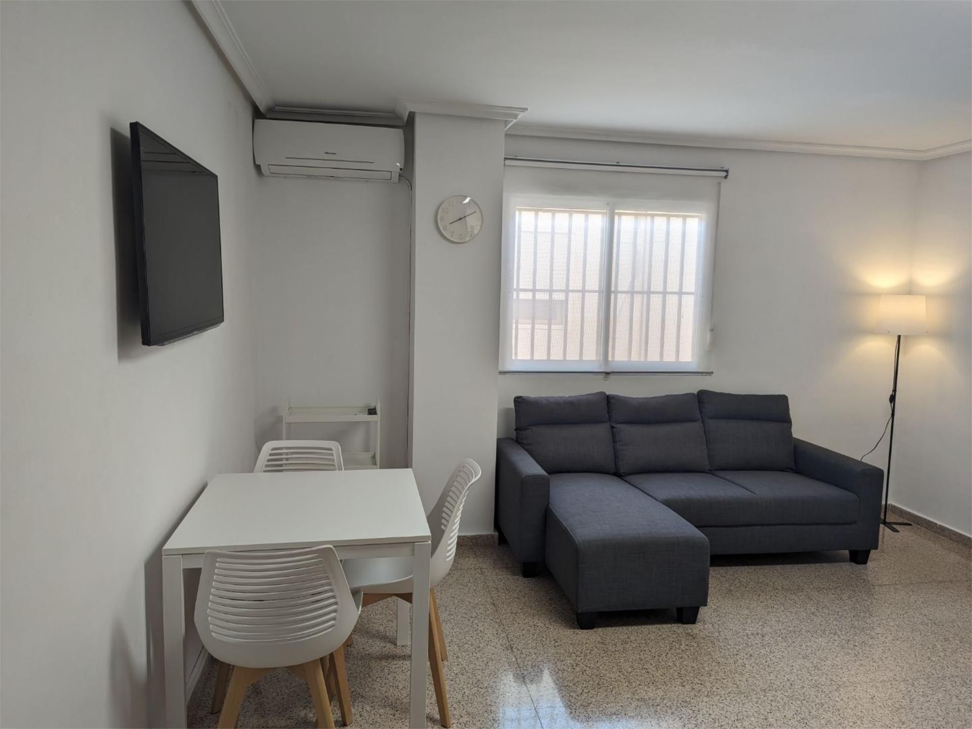 Sala de estar de Piso en venta en San Vicente del Raspeig / Sant Vicent del Raspeig con Aire acondicionado, Calefacción y Amueblado